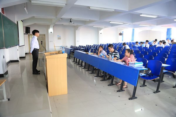 02学生答辩现场9.JPG 02学生答辩现场9.JPG
