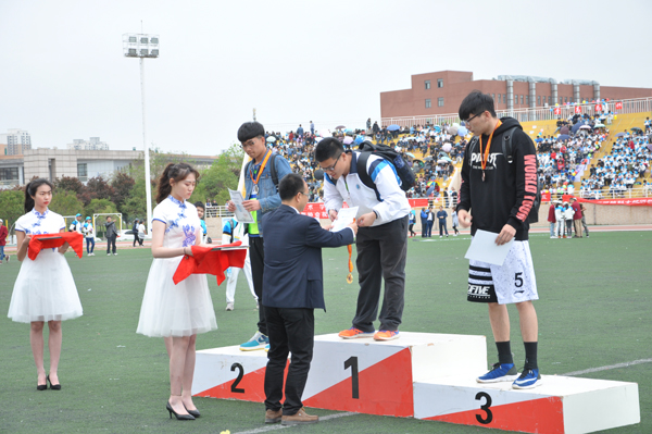 8男子铅球颁奖现场.JPG