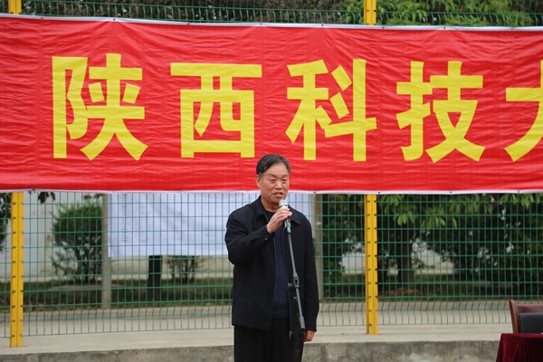 常务副院长贾争现宣布运动会闭幕.jpg 常务副院长贾争现宣布运动会闭幕.jpg